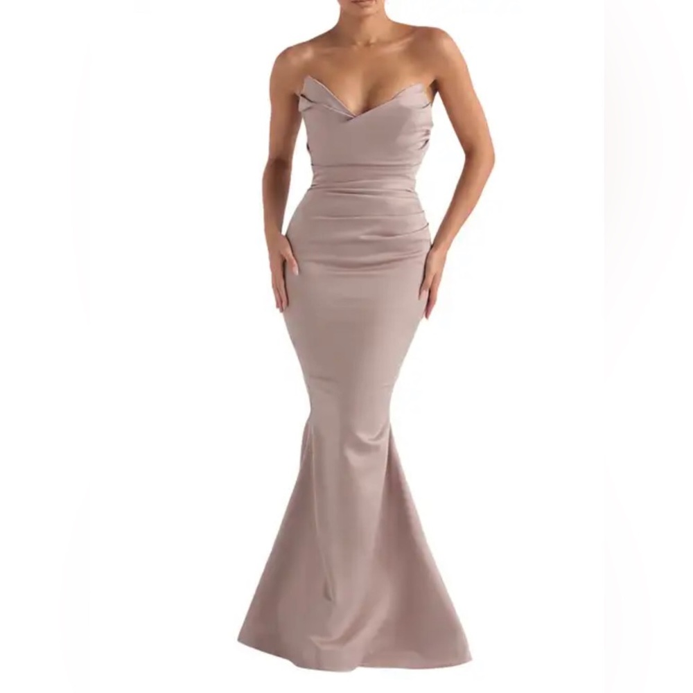 HOUSE OF CB
Ruched Strapless Mermaid Gown
